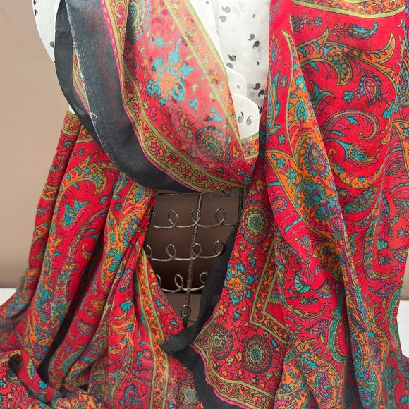 🌺 Vintage 100% Silk Oversized Scarf – Handmade in Spain - Picture 4 of 15